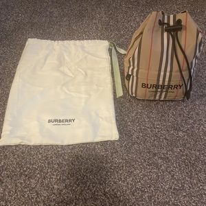 Women’s Burberry Bucket Bag Authentic With Tags And Dust Bag